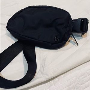 Lululemon Belt Bag (Black) EXCELLENT Condition